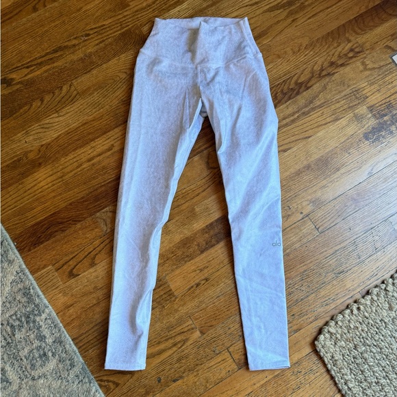 ALO Yoga Pants - ALO Airbrush White Metallic Leggings size: Small
